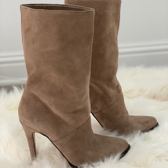 Boots - Picture 2 of 5